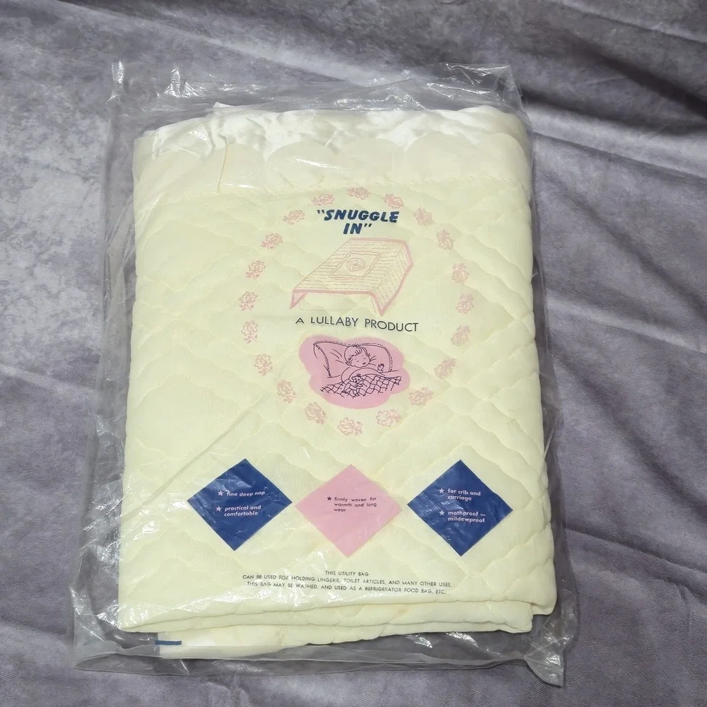 Vintage Baby Blanket Quilted Satin Trim  Yellow New Missing Tag Has Some Spots